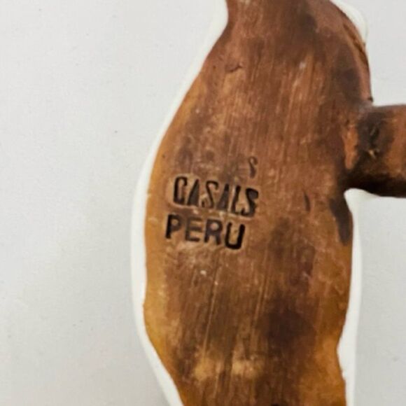 Vintage Casals Peruvian Seal Terracotta Clay Figurine Painted White Excellent co - Picture 6 of 7